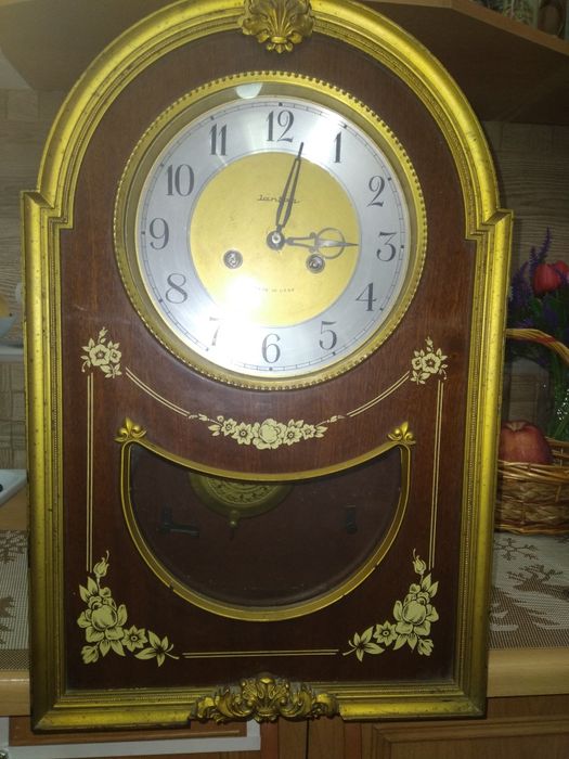 Продам настенные часы Янтарь с боем