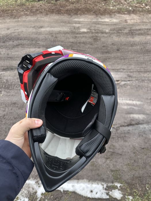 Продам шлема и спидометр