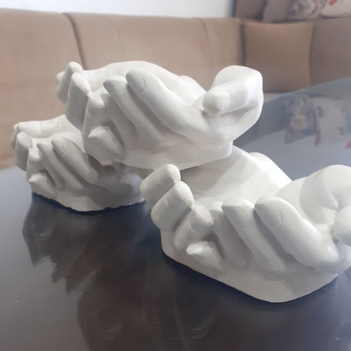 Кашпи,ръце, обувки и фламинго  за декориране.