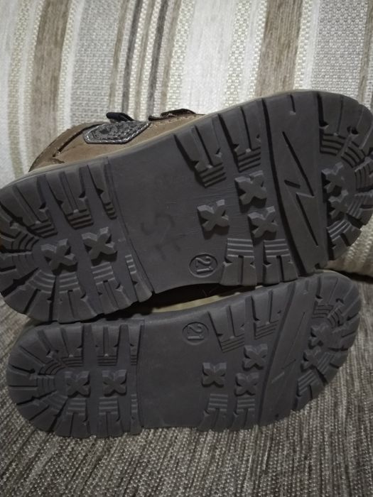 Продам весенние ботинки