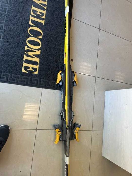 Ски Atomic жълти