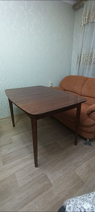 Стол обеденный деревянный