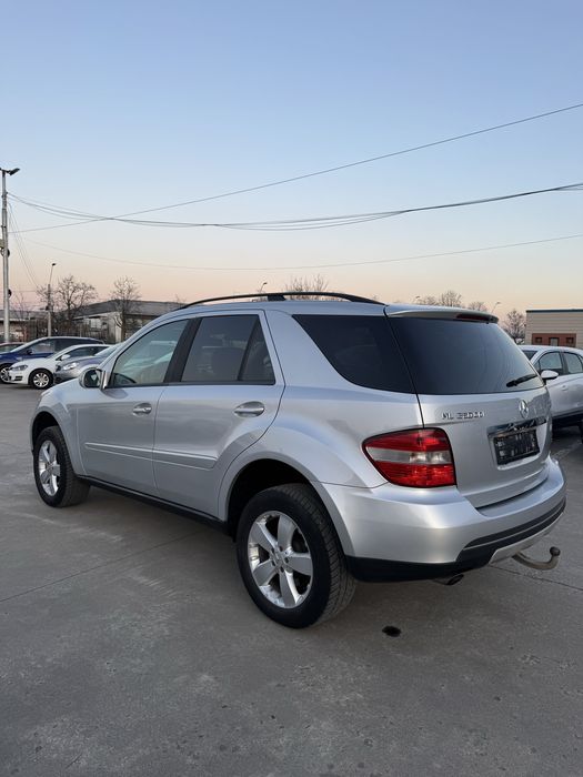 Mercedes Benz ML 320  AUTOUTILITARA 4 locuri