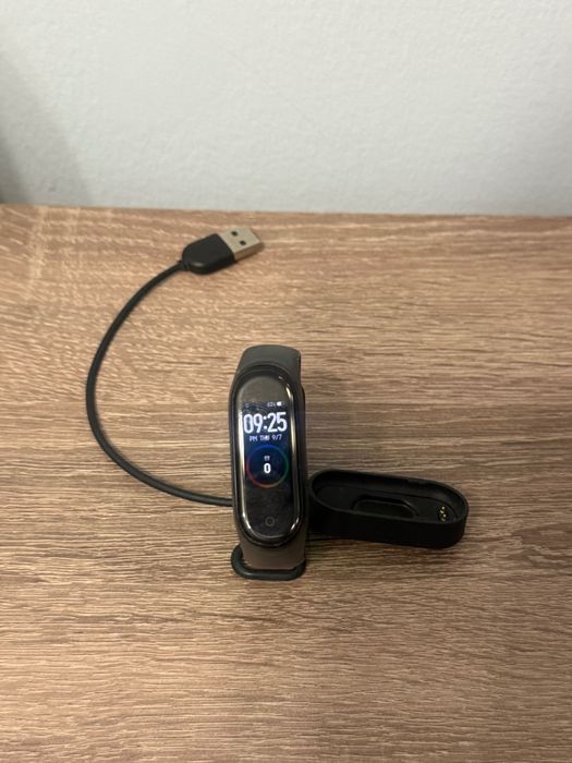 Фитнес браслет Mi band 4