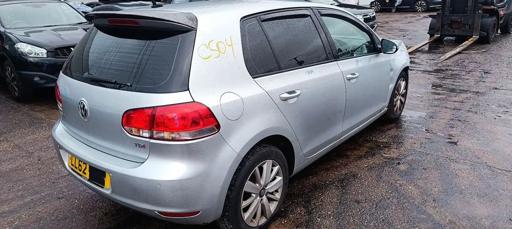 Dezmembrari / Dezmembrez Volkswagen Golf 6 (5K1) 1.6 TDI CAYC cutie viteze manuala cod culoare LA7W