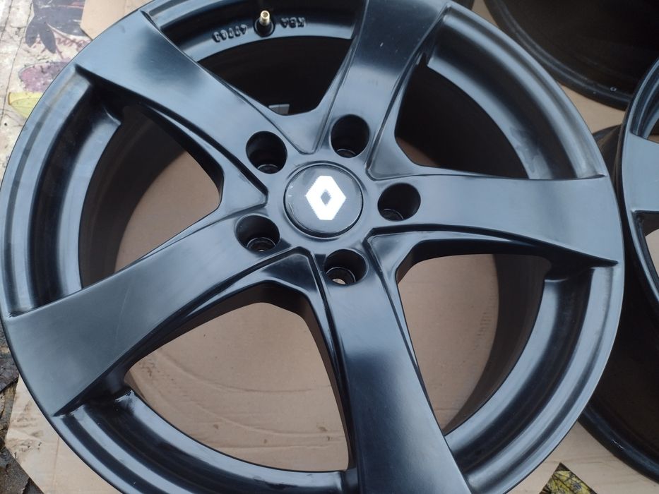 Перфектни Dezent 16-5x114.3 ET48 7j Рено Меган