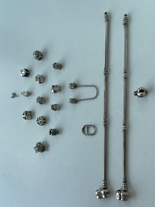 Brățară și charmuri Pandora