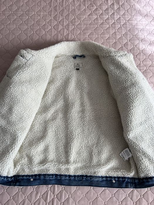 Джинсовая куртка  теплая новая осень