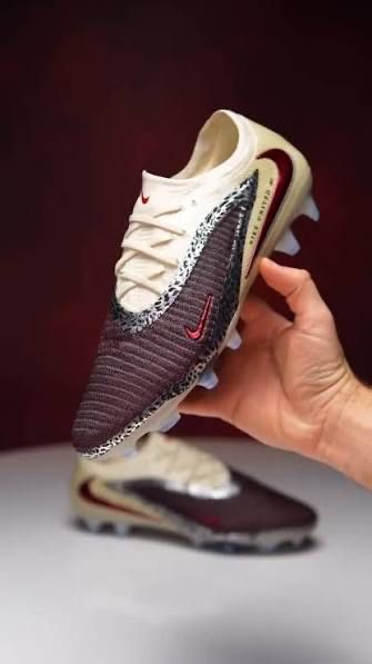 Ghete de fotbal originale