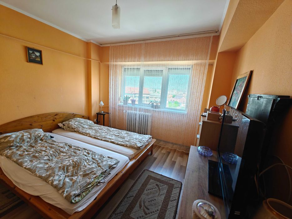 Apartament cu 4 camere de vânzare - zona Dacia