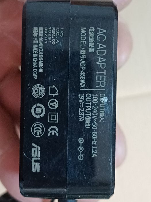 Incarcatot ASUS 19V  2,37A perfect functional
