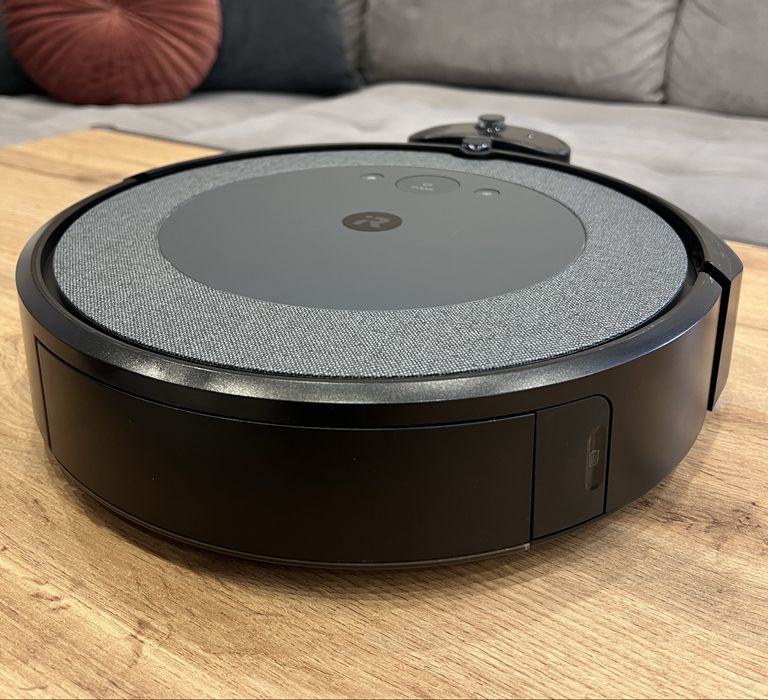 iRobot Roomba i5 – робот прахосмукачка, използван, отлично състояние