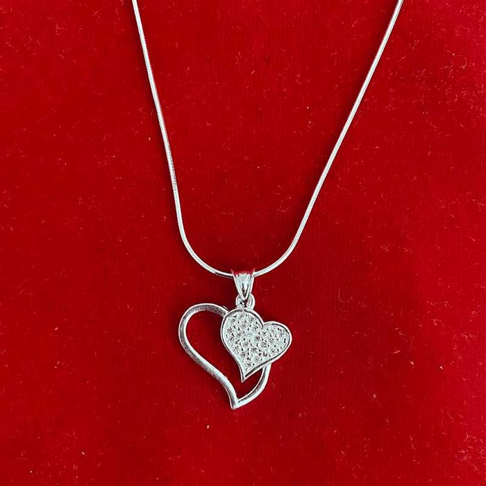 Сребърни гривни и колиета сърце