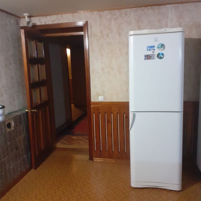 продается холодильник Indesit