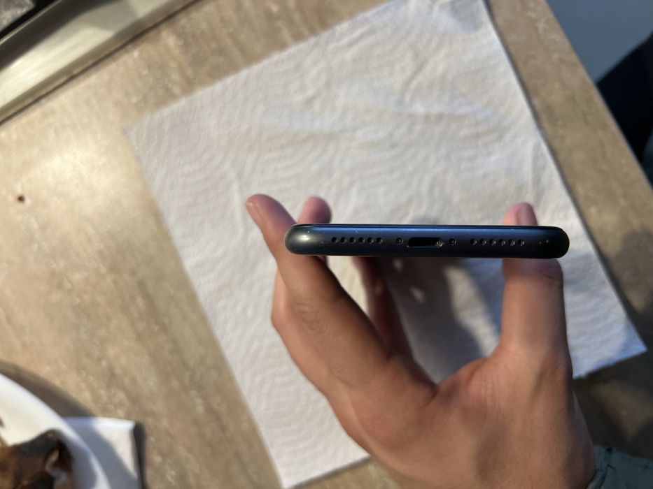 Iphone 11  200€