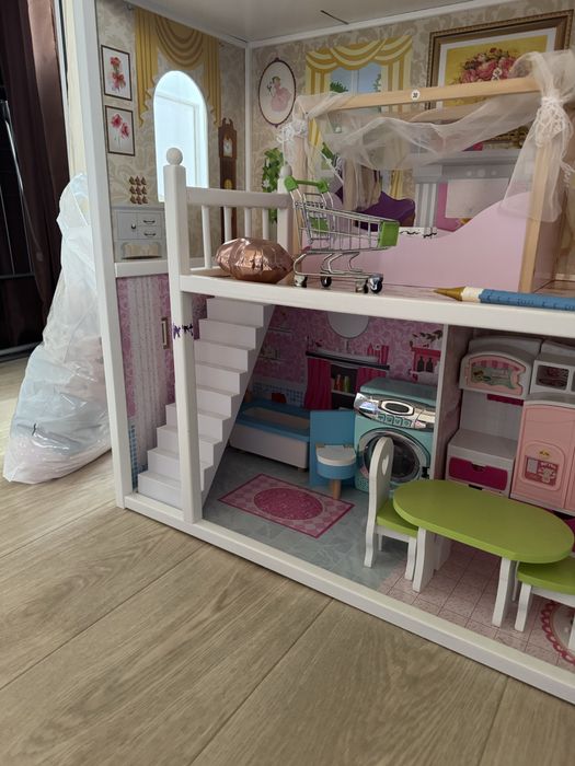 Продам кукольный домик