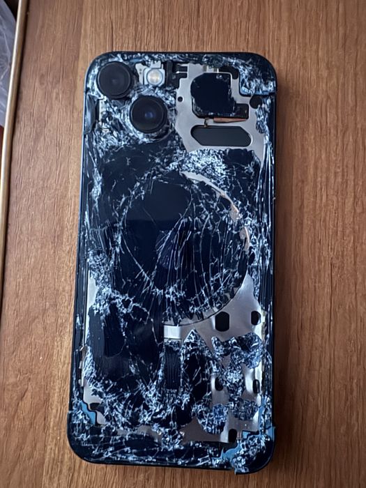 Айфон 13 продам на запчасти