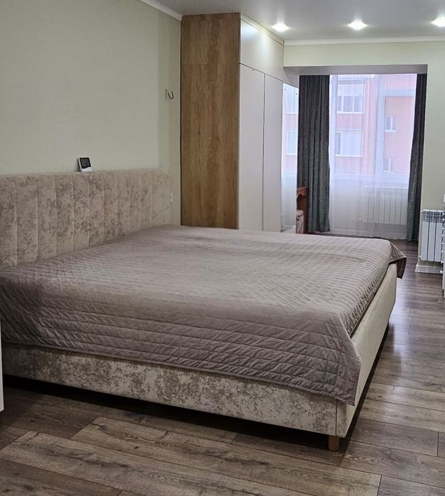 Продам двуспальную кровать.