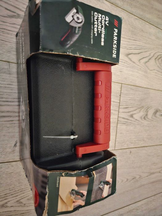 Multicutter universal cu acumulator Parkside pentru taiere