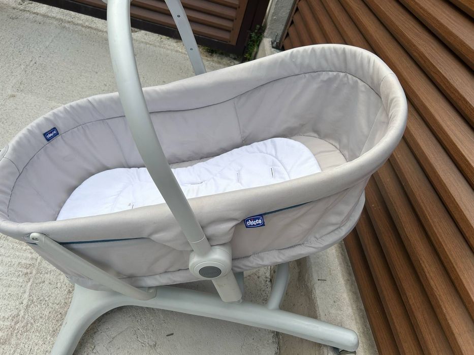 Baby chicco 5в1 подвижно легълце на колелца с опция столче за хранене