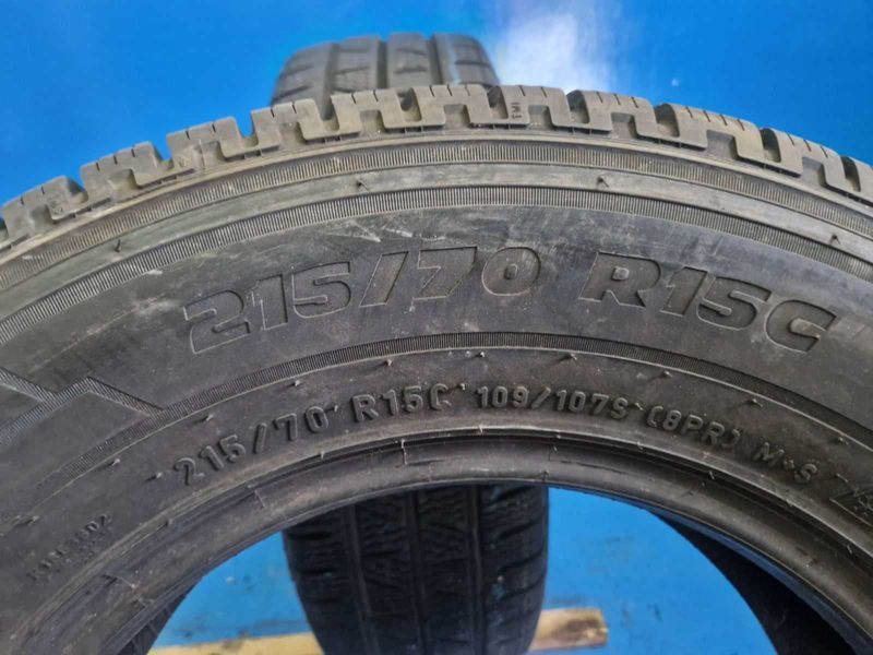 2 Pirelli R15C 215/70
зимни бусови гуми DOT2619
