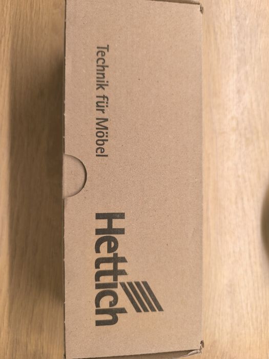 Гардероб с плъзгащи врати с механизъм за плавно затваряне Hettich