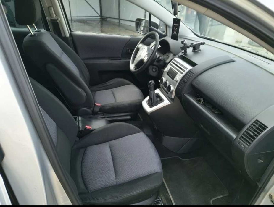 Автомобил Mazda-5