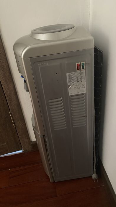 Кулер диспенсор для воды напольный