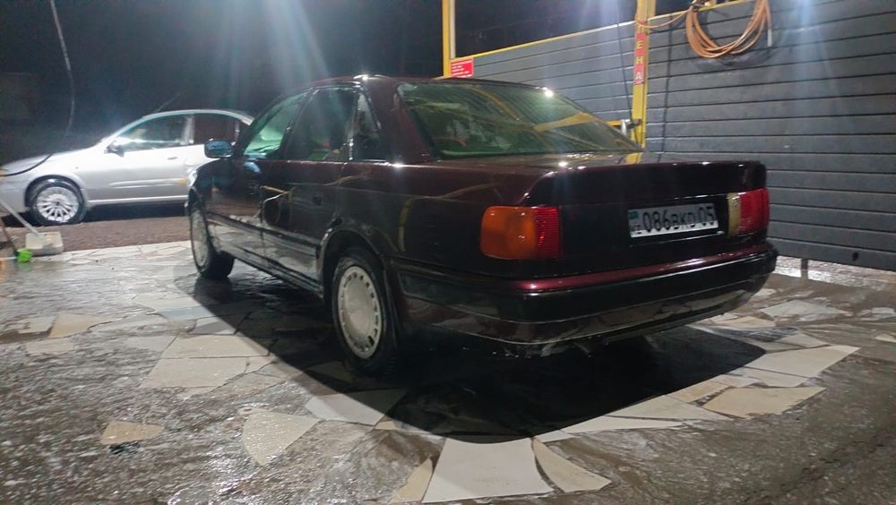 Ауди 100 сатылады