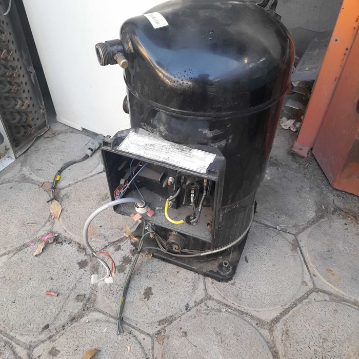 Продам Холодильный Компрессор на 380вольт