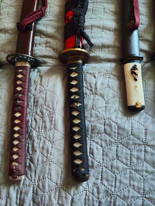 Колекция от различни катана, вакизаши и танто