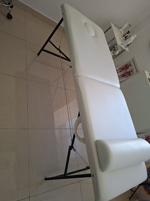 Продам кушетку, массажный стол.
