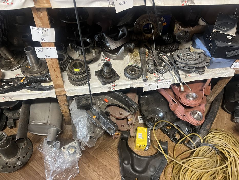 Vand piese ARO,Aripi spate,praguri,REZERVOR COMBUSTIBIL ,,piese