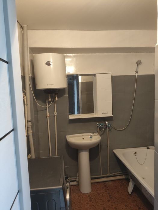 Продам 2 комнатную  квартиру
