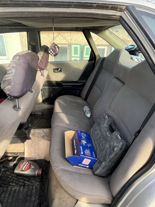 Машина AUDI 80 B3