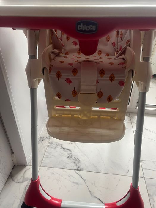 Продам столик chicco