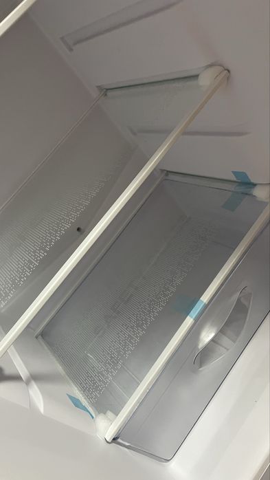 Продаю почти новый холодильник