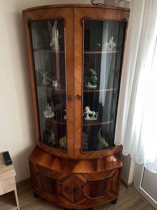 Set mobilier vechi complet – dulap, vitrină, comode, masă