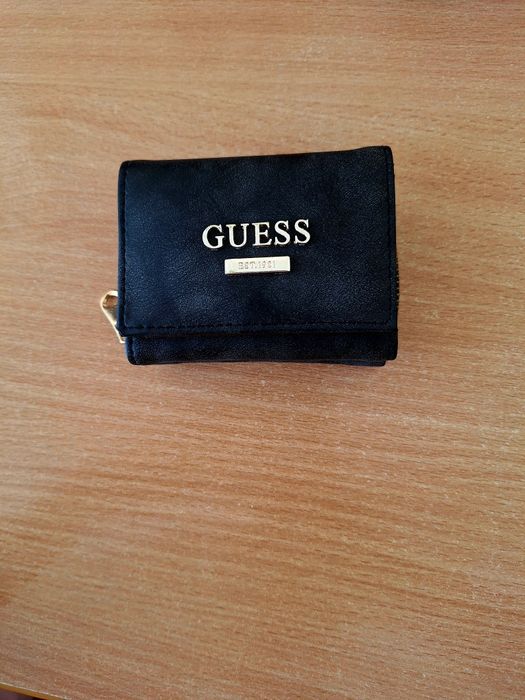 Портмоне Guess за жени