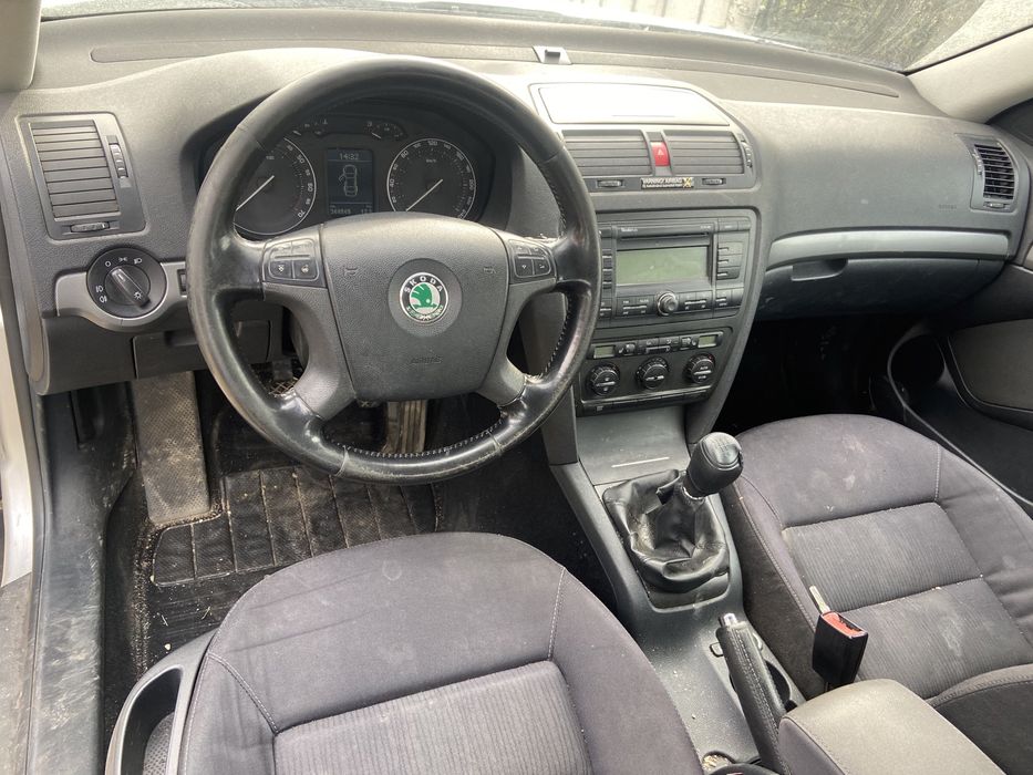Plansa bord/kit/chit airbaguri airbag sofer/pasager skoda octavia 2