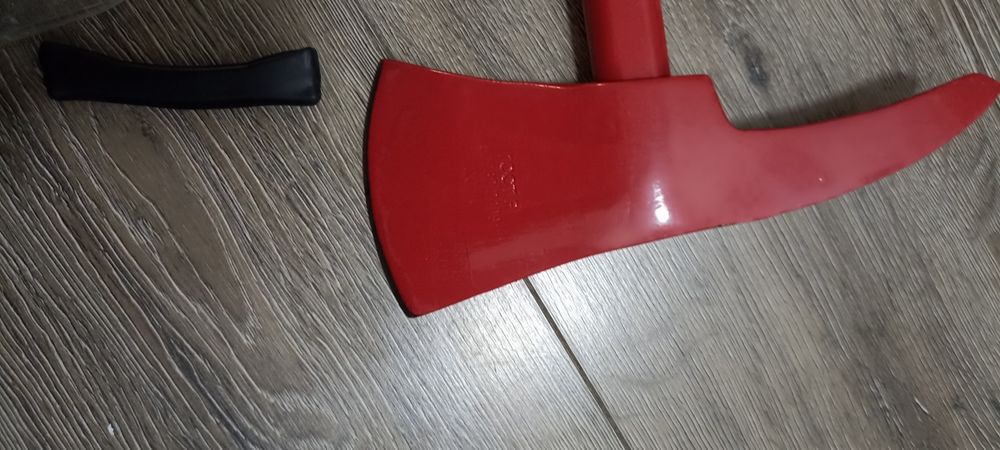 Топор пожарный новый