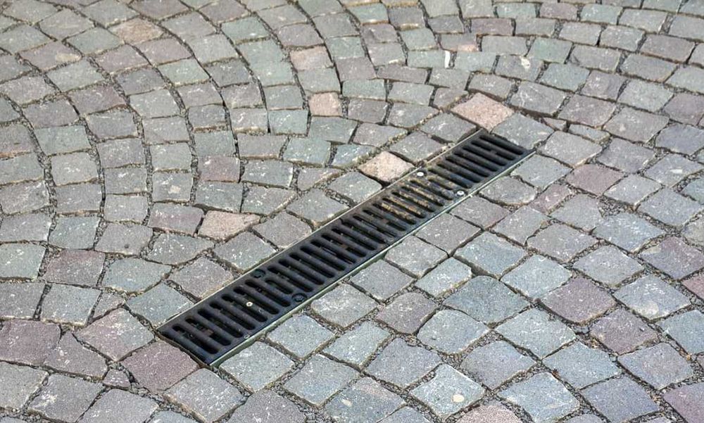 Piatra Cubică Neregulată – Textură Naturală pentru Proiecte Durabile