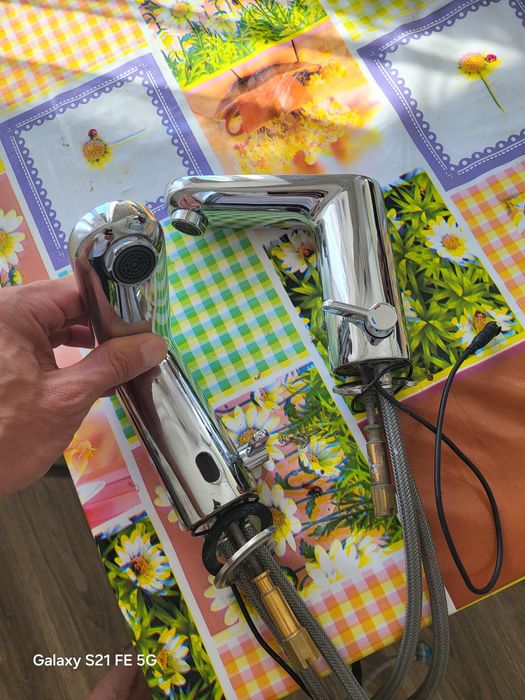 Продам смеситель сенсорный