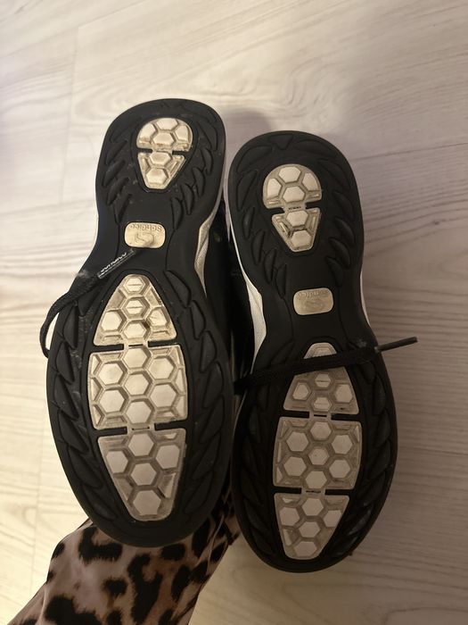 Спортни обувки.