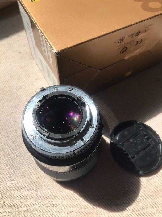 Обектив Nikon AF 85mm f/1.8 за Никон