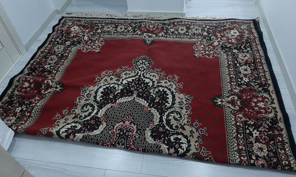 Ковёр в хорошем состоянии
