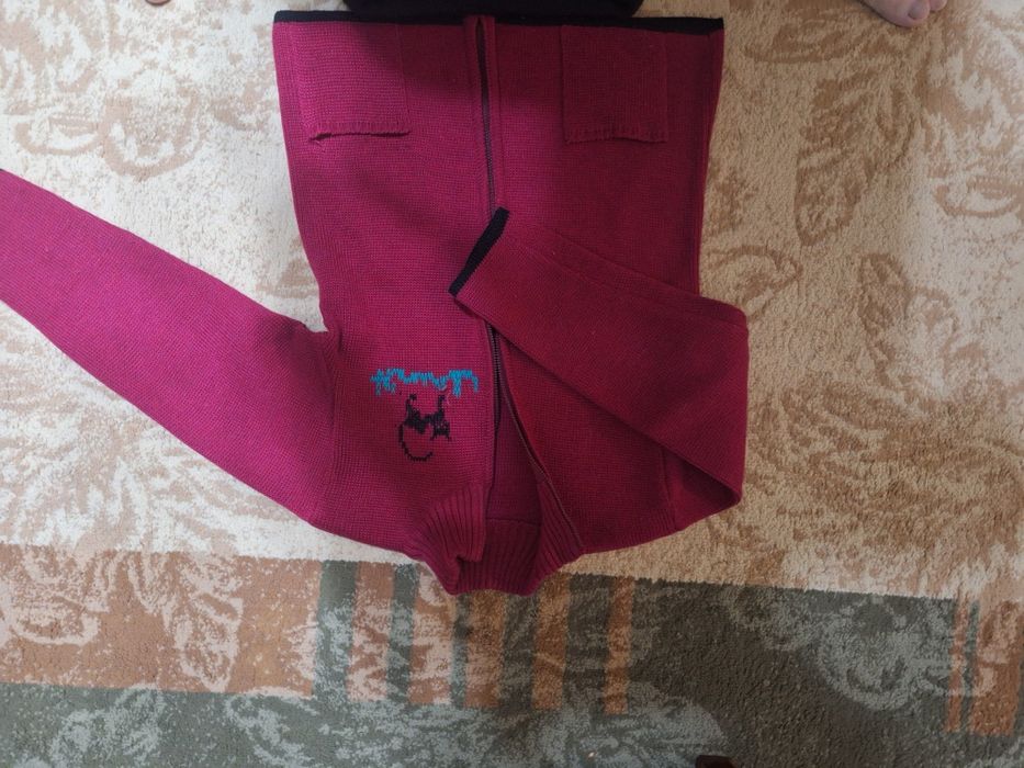 Продам  детский  вязаный  костюм,  для девочки