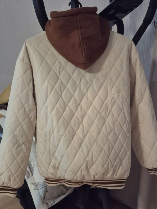 Продам куртку на девочку подростка