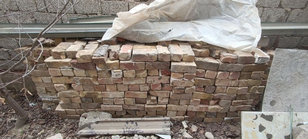 Продаются кирпичи в хорошем состоянии. Полуторка (около 400 шт)