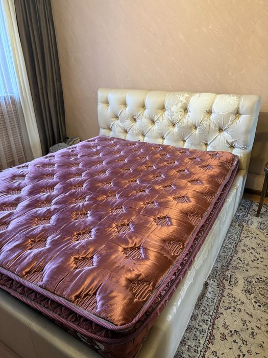 Кровать с матрасом